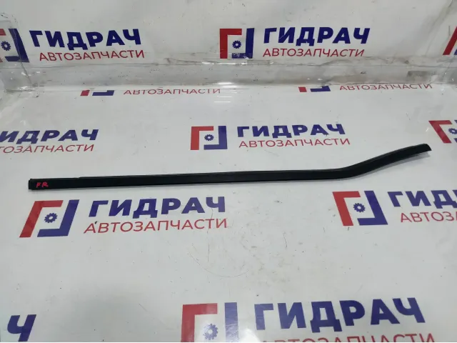 Накладка стекла переднего правого Chevrolet Spark 96601517. Царапины.