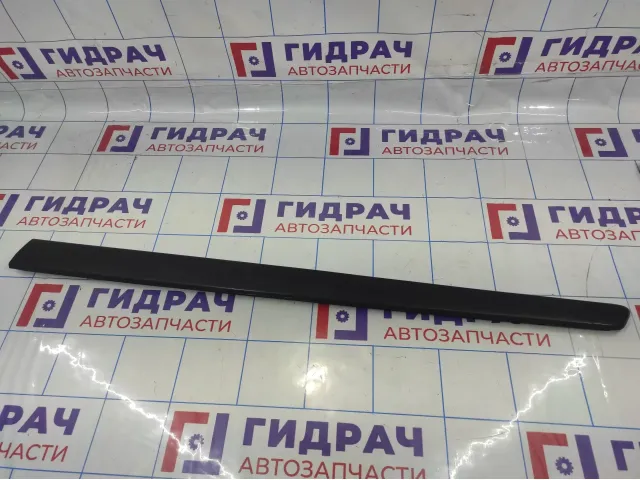 Молдинг передней левой двери Chevrolet Spark 96657019. Сломаны крепления.