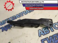 Кронштейн правой петли капота Chevrolet Tahoe 2008