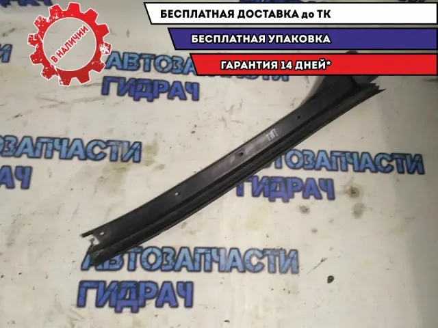 Молдинг лобового стекла правый Chevrolet Tahoe 2008