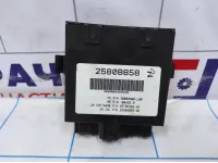 Блок управления крышкой багажника Chevrolet Tahoe (GMT900) 25808858