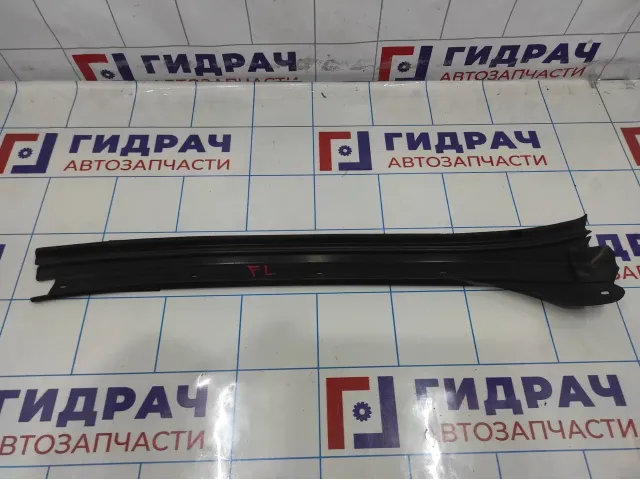 Молдинг лобового стекла левый Chevrolet Tahoe (GMT900) 15823717