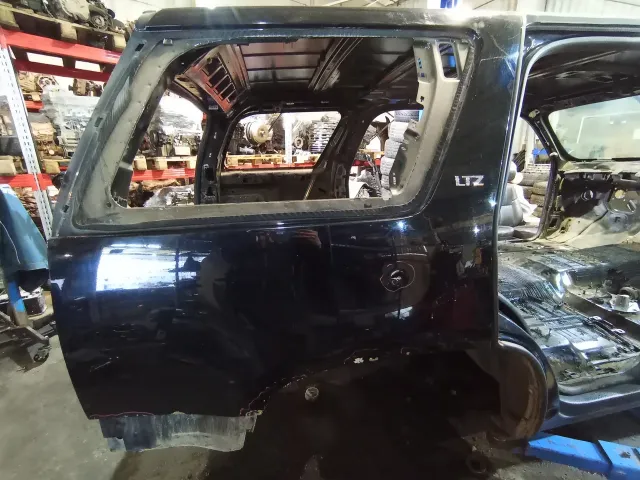 Крыло заднее правое Chevrolet Tahoe (GMT900)