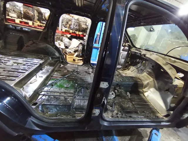 Порог со стойкой правый Chevrolet Tahoe (GMT900)