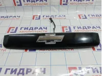 Накладка двери багажника Chevrolet Tahoe (GMT900) 23168608