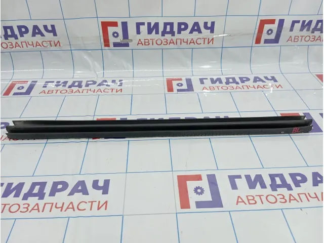 Уплотнитель стекла заднего левого внутренний Chevrolet Tahoe (GMT900) 22832144