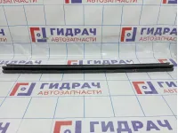 Уплотнитель стекла переднего правого внутренний Chevrolet Tahoe (GMT900) 22832142