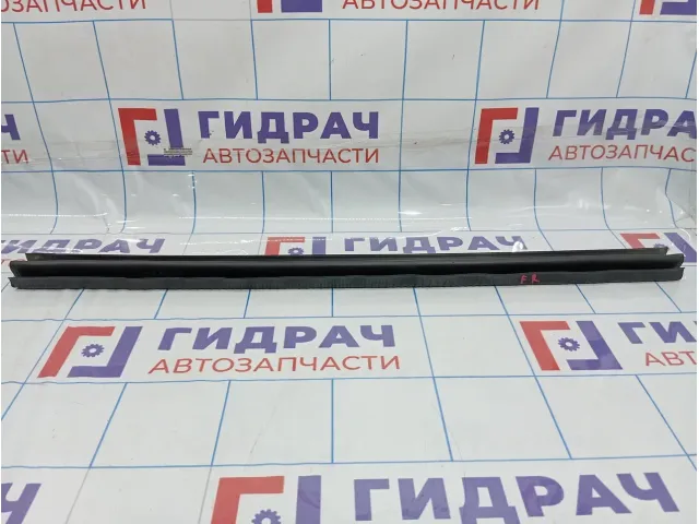 Уплотнитель стекла переднего правого внутренний Chevrolet Tahoe (GMT900) 22832142