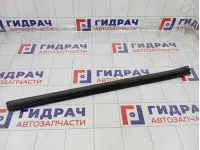 Уплотнитель стекла переднего левого Chevrolet Tahoe 20835970