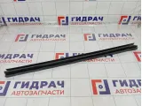 Уплотнитель стекла переднего левого Chevrolet Tahoe 20835970