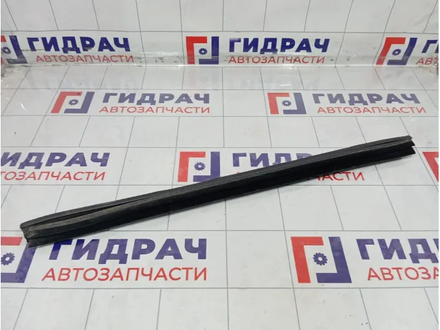 Уплотнитель стекла заднего левого Chevrolet Tahoe 22832144