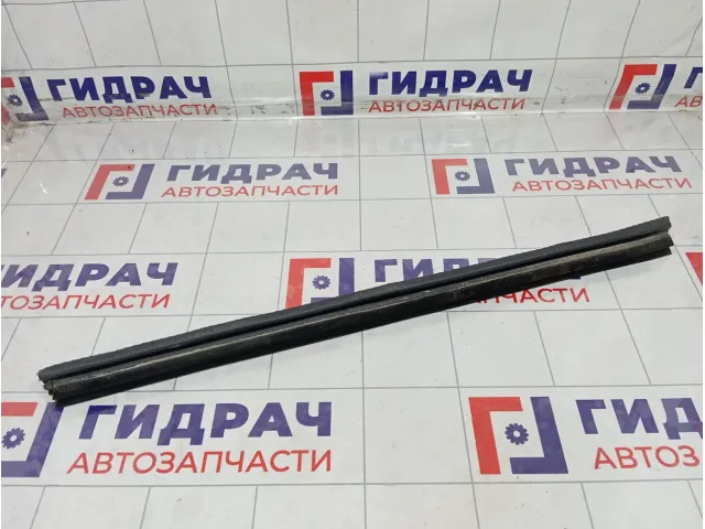 Уплотнитель стекла заднего правого Chevrolet Tahoe 22832144