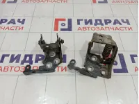 Петли двери передней левой Chevrolet Tahoe