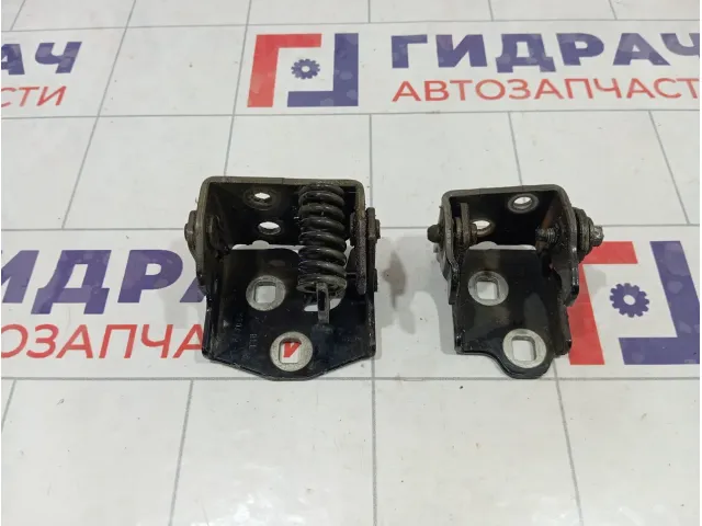 Петли двери задней левой Chevrolet Tahoe