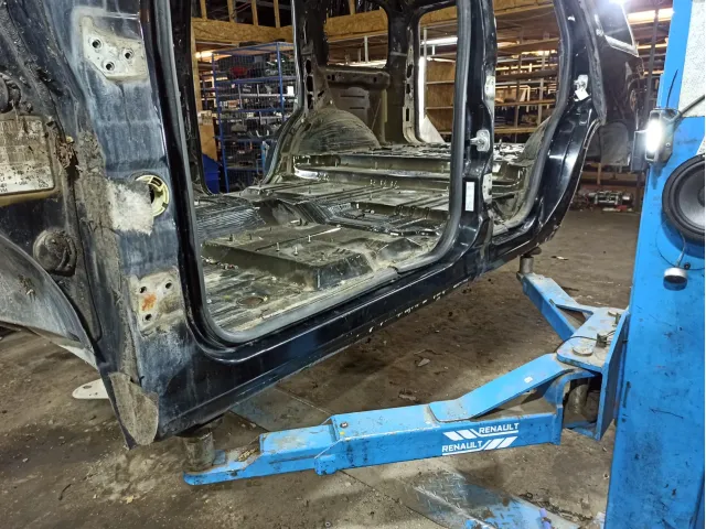 Порог со стойкой левый Chevrolet Tahoe