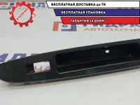Накладка кнопки стеклоподъемника Chevrolet Spark 96666757. Потертость.