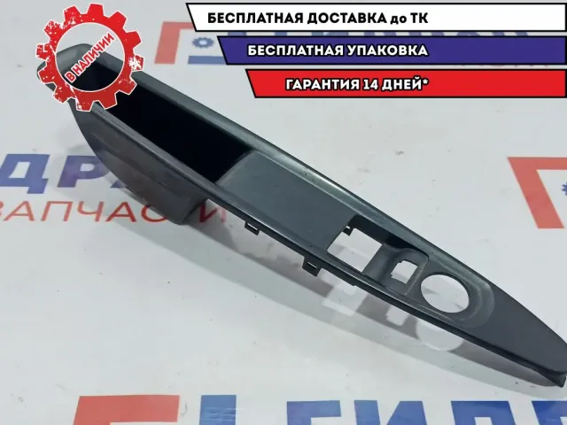 Накладка двери передней левой Citroen C4 9650912477. Дефект.