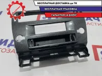 Консоль центральная в торпедо Citroen C4 8212TF. Крышка ящика не фиксируется в закрытом положении.
