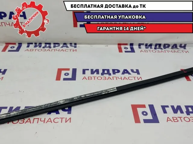 Накладка стекла переднего левого внутренняя Citroen C4 9309J7.