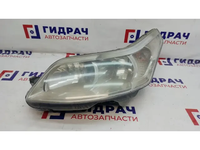 Фара левая Citroen C4 6208L4. Сломаны крепления.