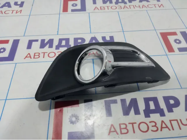 Решетка на противотуманную фару правая Citroen C4