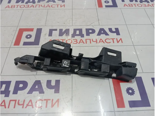 Кронштейн переднего бампера правый Citroen C4 741679