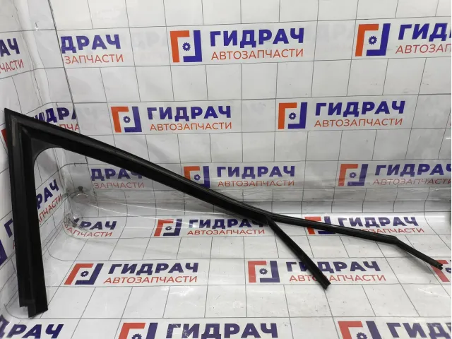 Уплотнитель стекла двери передней правой Citroen C4 9300N7