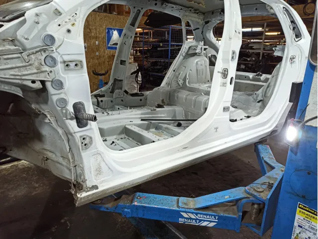 Порог со стойкой левый Citroen C4