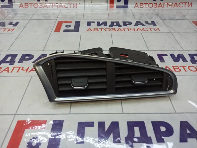 Дефлектор воздушный центральный Citroen C4 9676609977