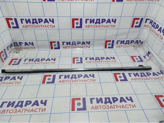 Накладка стекла переднего правого Citroen  C4 II 9677082480