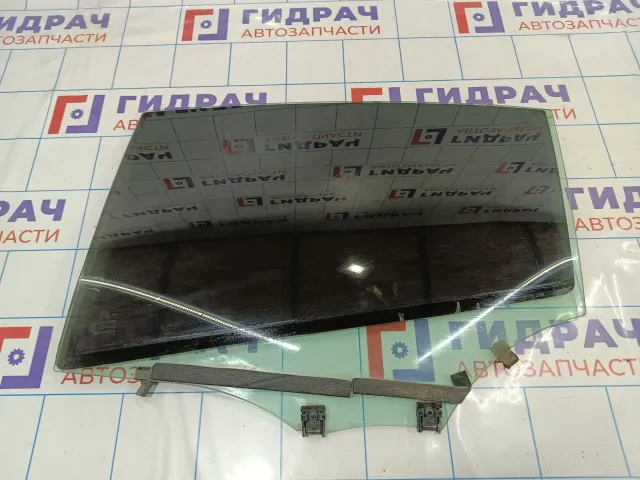 Стекло двери задней левой Citroen  C4 II 9801592580