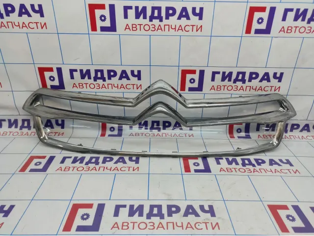 Накладка на решетку радиатора Citroen C4 II 98018853DX.