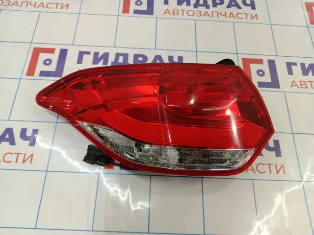 Фонарь задний наружный левый Citroen C4 II 9801853680. Трещина.