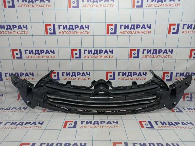Решетка радиатора Citroen C4 II 98018850XT.