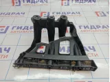 Кронштейн заднего бампера левый Citroen C4 II 9801933980. Дефект.