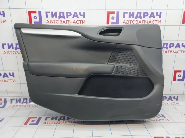 Обшивка двери передней левой Citroen C 4 98071851ZD. Царапины.