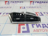 Дефлектор воздушный в торпедо центральный Citroen C 4 8247EC. Дефект хрома.