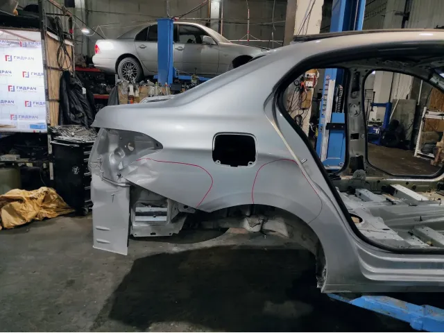Крыло заднее правое Citroen C 4 . Дефект.Вмятины.Седан.