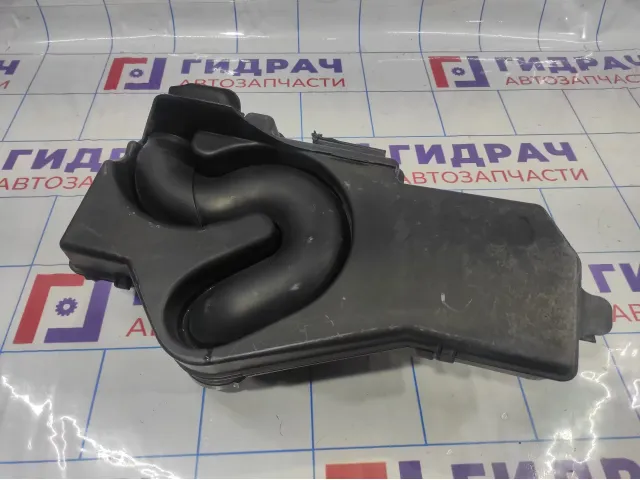 Резонатор воздушного фильтра Citroen C 4 9650677080. Дефекты.