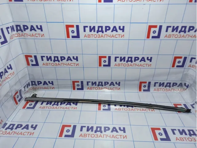 Накладка стекла двери передней левой Citroen C 4 9677082580.