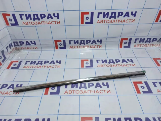 Накладка стекла двери задней левой Citroen C 4 .