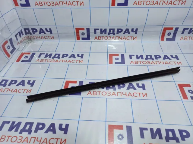 Уплотнитель стекла двери передней левой Citroen C 4 .
