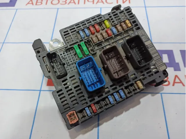 Блок предохранителей Citroen C 4 9807427980.