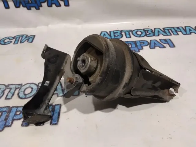 Опора двигателя передняя Honda Civic 4D 50820SNC043 .