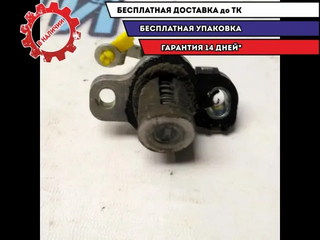 Вставка замка багажника Toyota Corolla E15 Отличное состояние