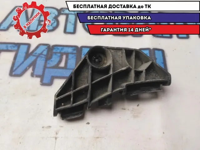 Направляющая заднего бампера правая Toyota Corolla E15 5256212130 Отличное состояние