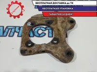 Скоба суппорта заднего левого Chevrolet Cruze 13345403.