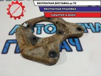 Скоба суппорта заднего правого Chevrolet Cruze 13345404.