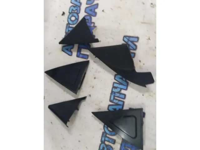 Накладка уголок шт Daewoo Gentra