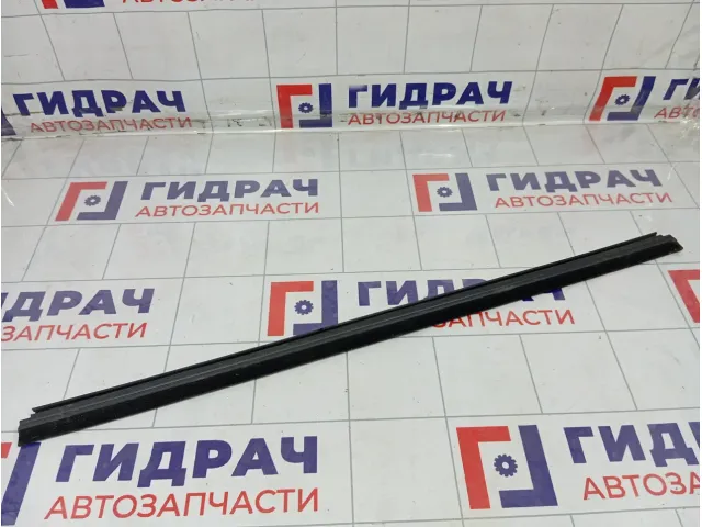 Уплотнитель стекла переднего правого Dodge Caliber 5074212AA